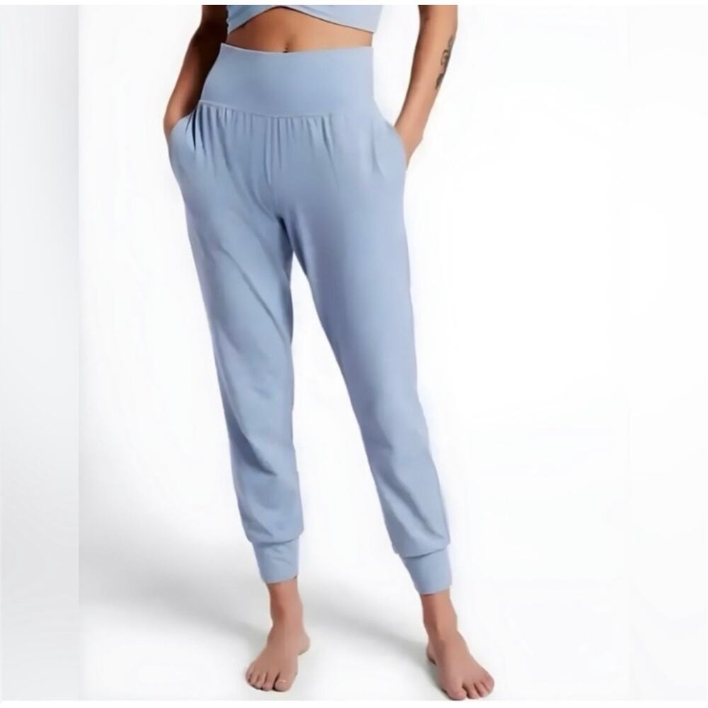 Athleta salutation joggers in baby blue
